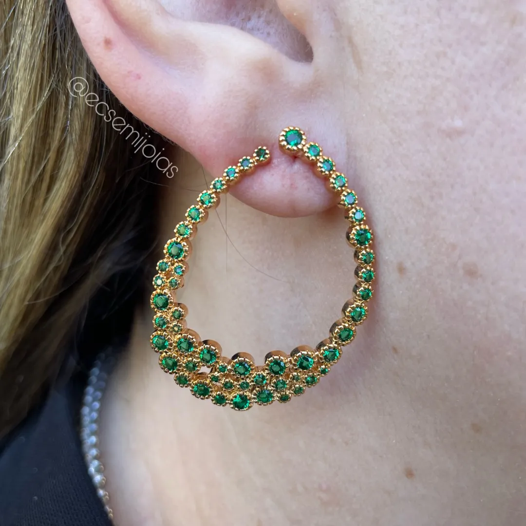 Brinco espiral cravejado com zircônias maiores - 4cm comp. - banhado a ouro 18k