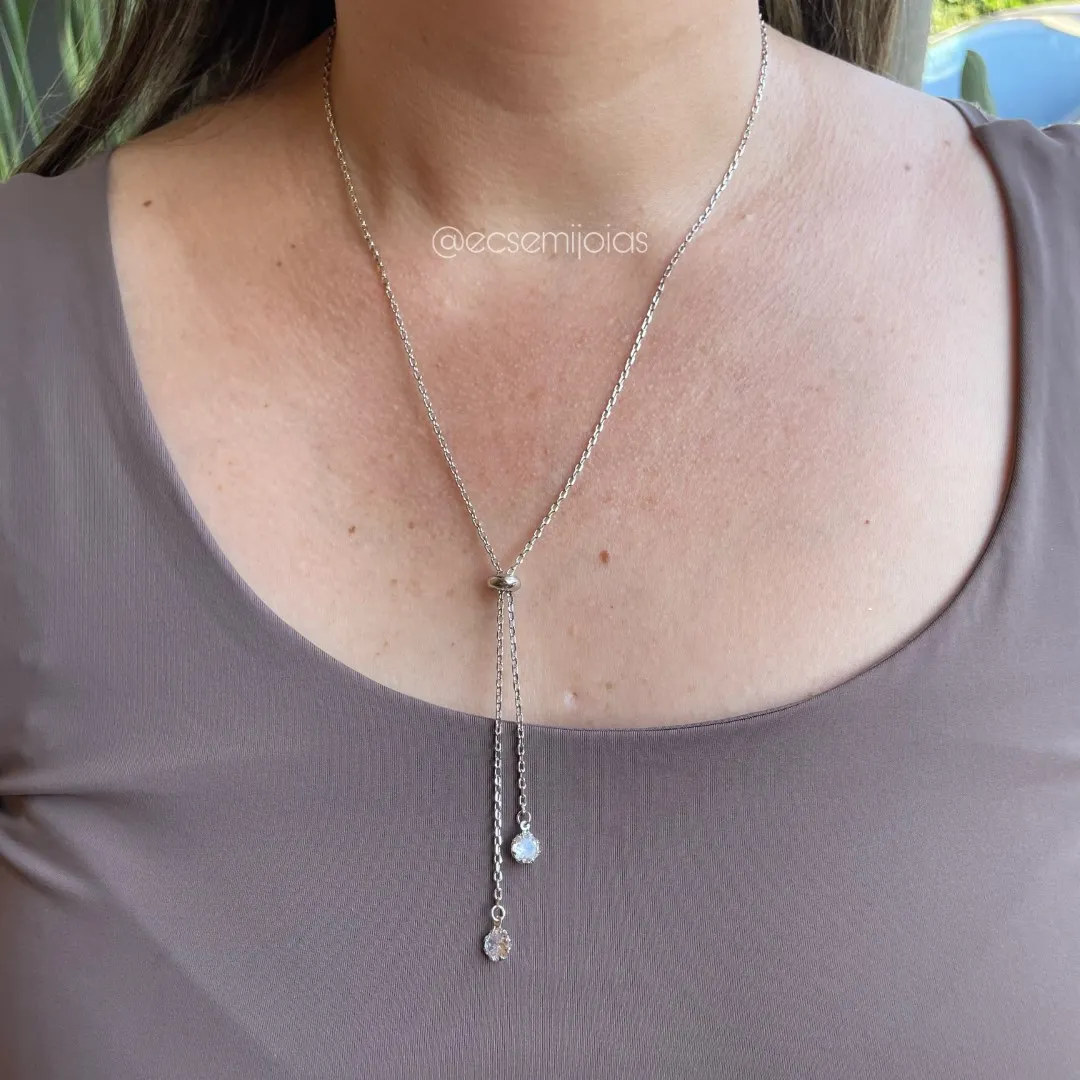 Colar gravata ajustável de elo português fininho com 2 zircônias redondas nas pontas - 65cm + extensor - banhado a ródio branco