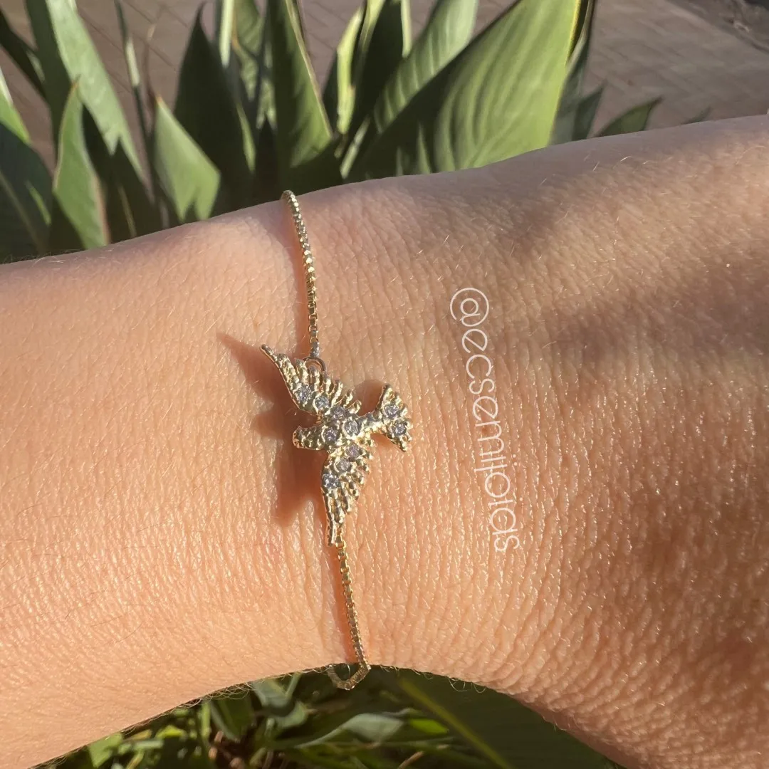 Pulseira com pomba cravejada com fecho ajustável - banhado a ouro 18k
