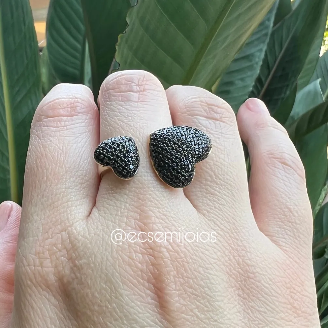Anel com 2 corações cravejados - banhado a ouro 18k