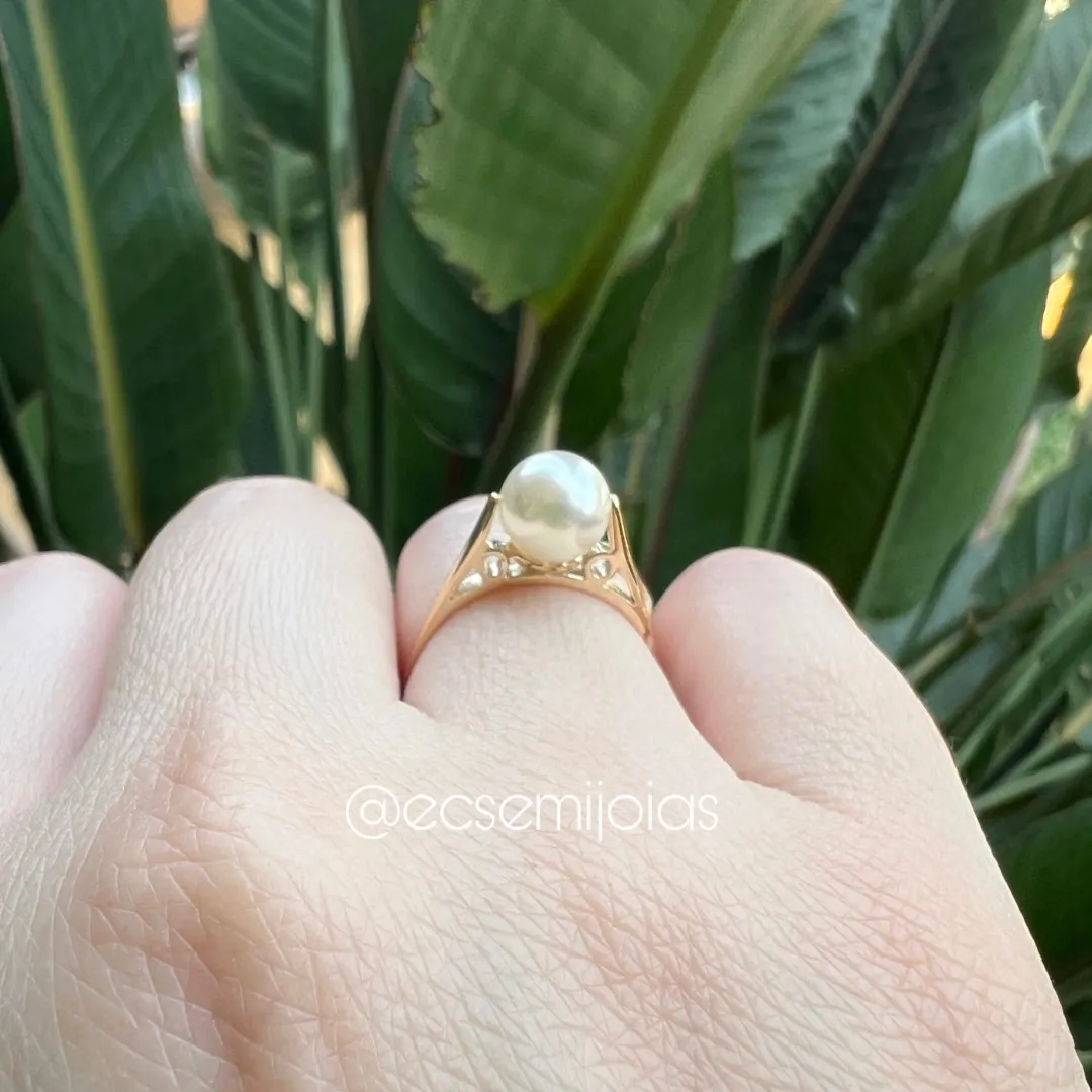 Anel com pérola 8mm com 2 aros laterais - banhado a ouro 18k