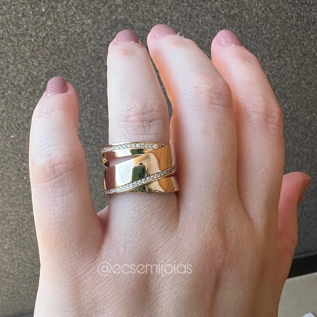 Anel entrelaçado liso polido com bordas cravejadas - banhado a ouro 18k