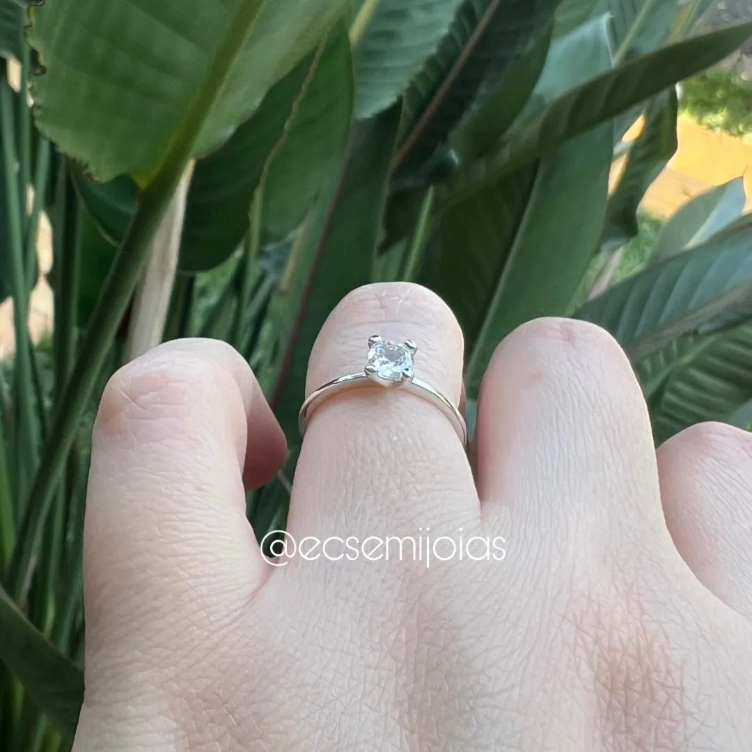 Anel solitário de zircônia de 5mm com 4 garras - banhado a ródio branco