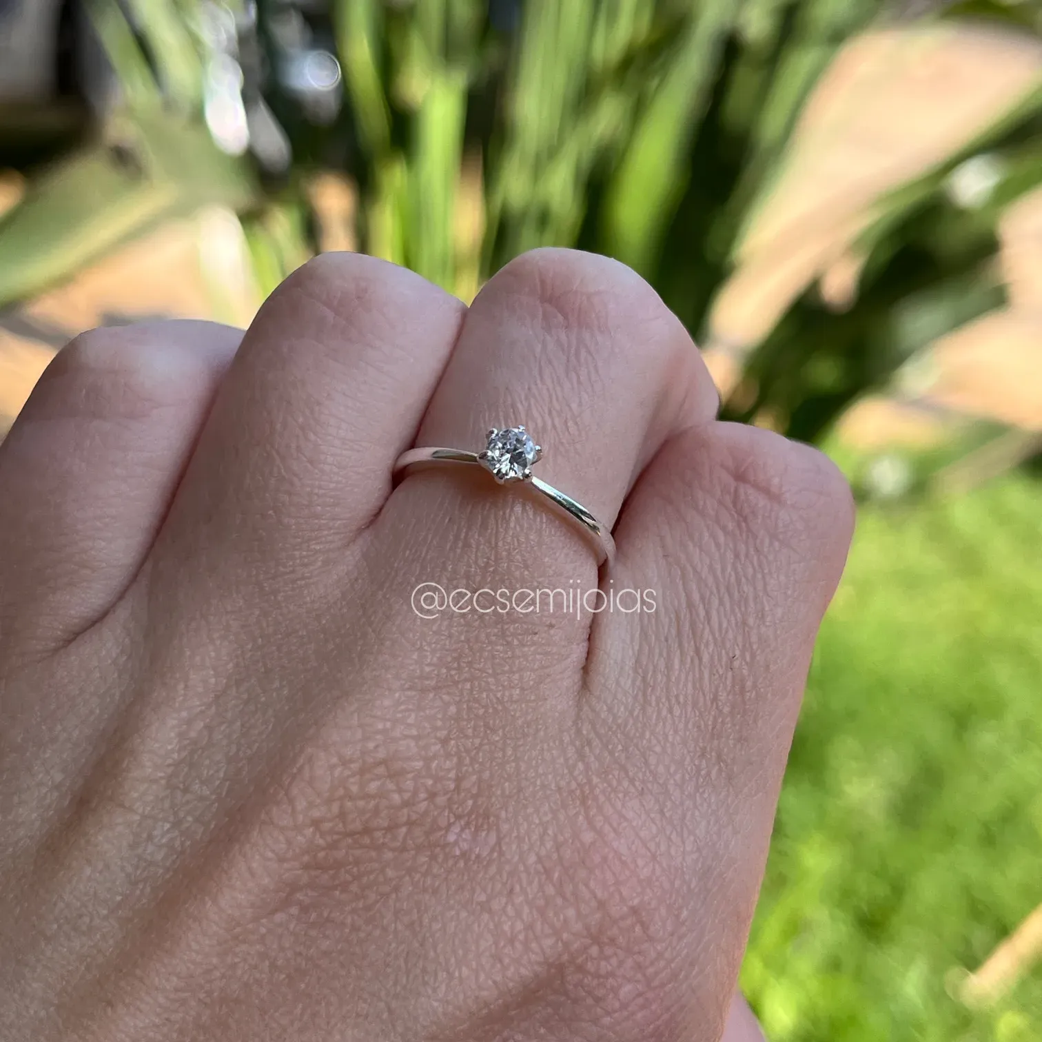 Anel solitário pedra de 4 mm - banhado a prata 925