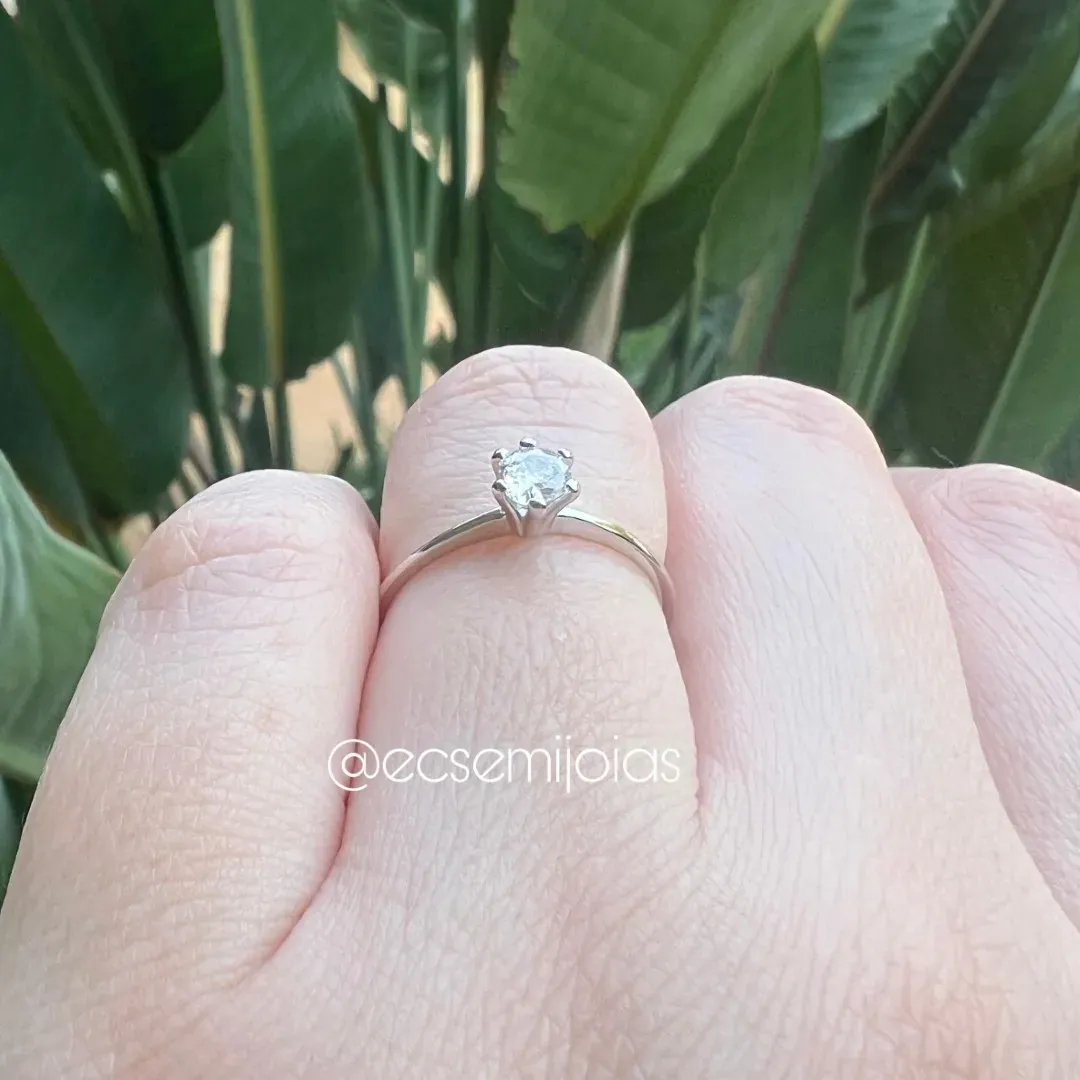 Anel solitário pedra de 4mm com 6 garras - banhado  a ródio branco