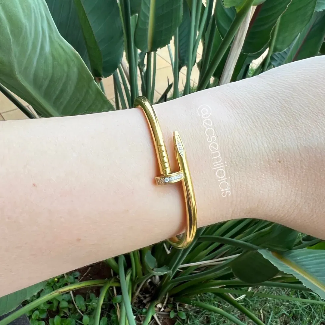 Bracelete de prego com pontas cravejadas - aço dourado