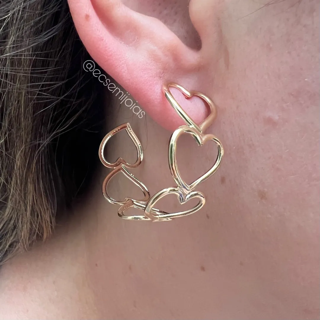 Argola de corações lisos vazados - banhado a ouro 18k