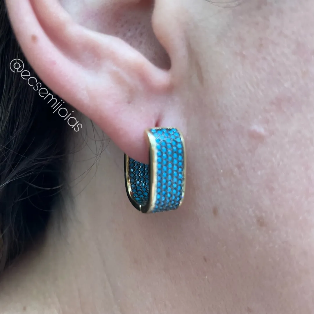 Argola retangular com 5 fileiras cravejadas por dentro e fora - 8x22mm - banhado a ouro 18k