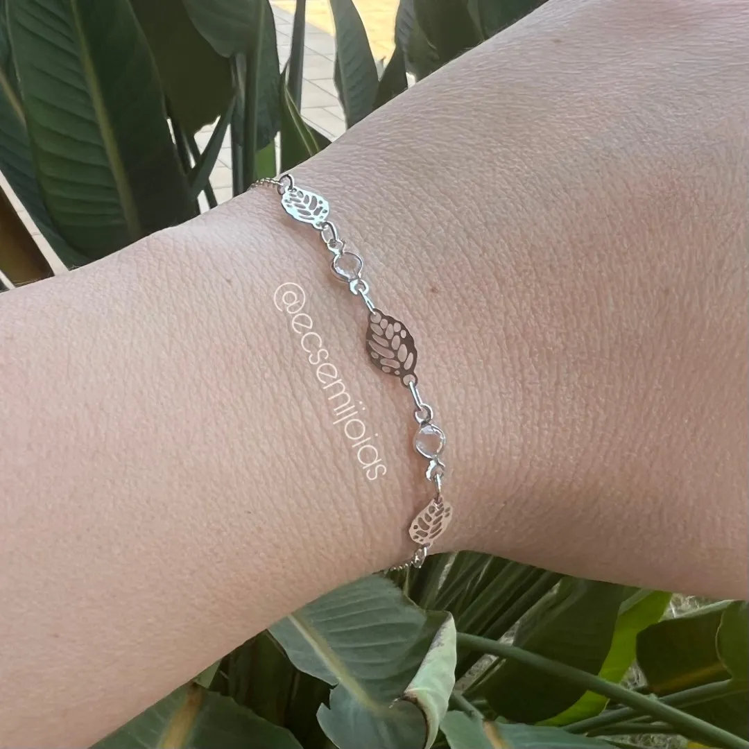 Pulseira com folhas lisas vazadas com cristais intercalados - 18cm - banhado a ródio branco
