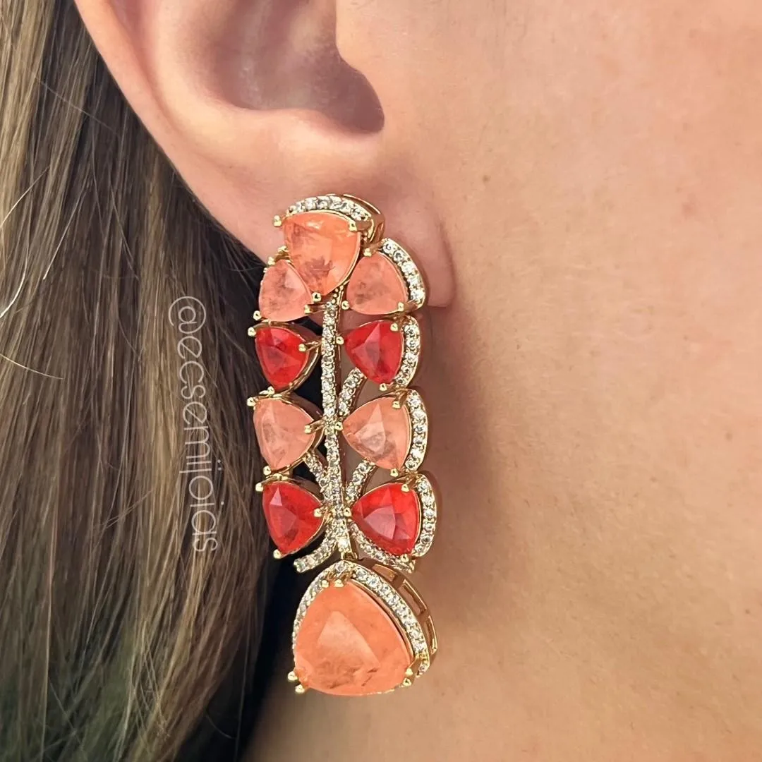Conjunto de anel e brinco com pedras triângulares grandes cravejadas em volta - banhado a ouro 18k