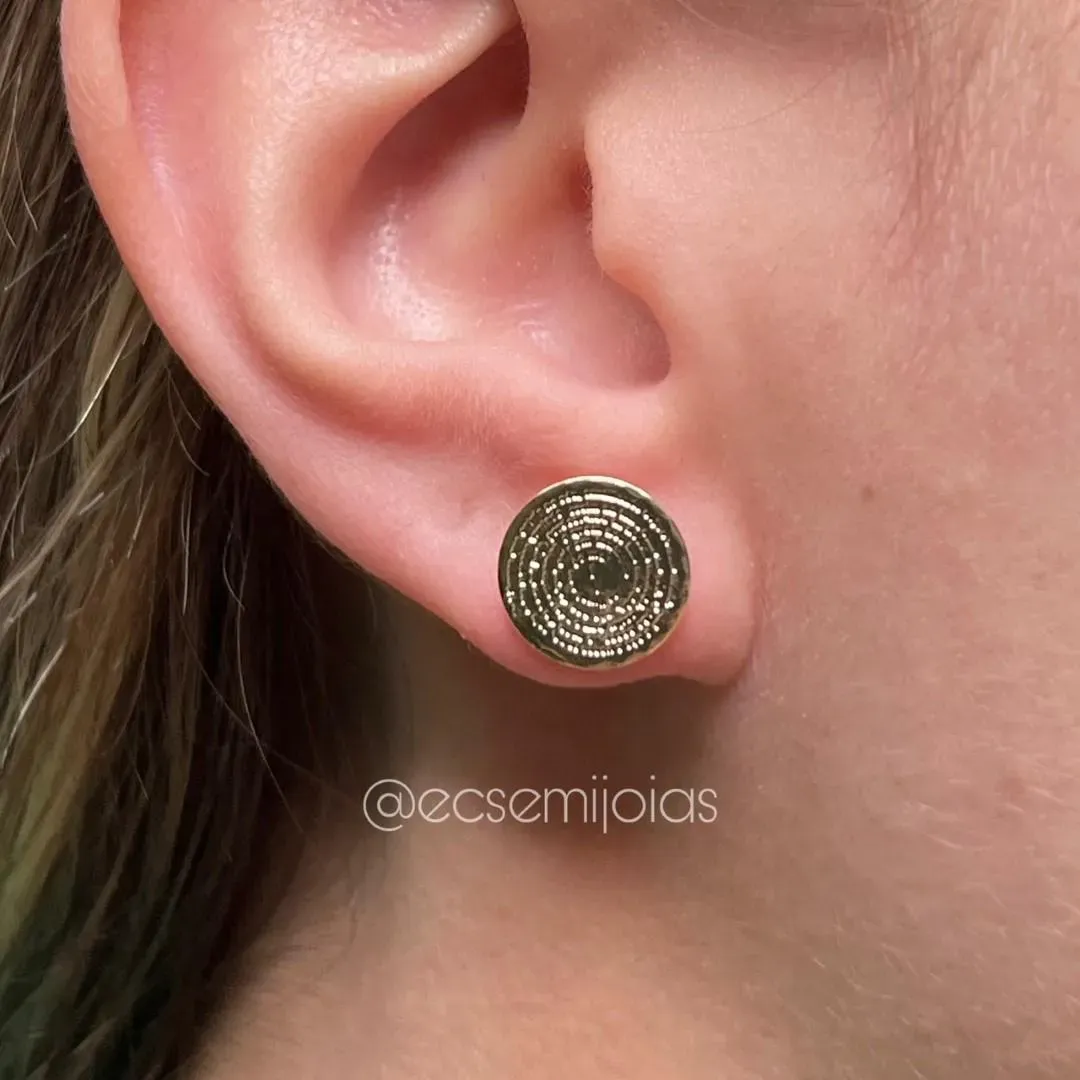 Brinco redondo com PAI NOSSO - banhado a ouro 18k