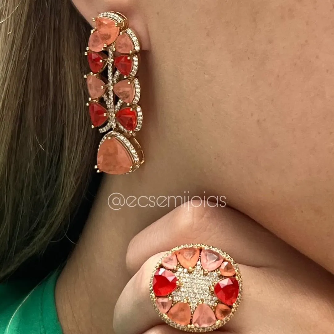 Conjunto de anel e brinco com pedras triângulares grandes cravejadas em volta - banhado a ouro 18k