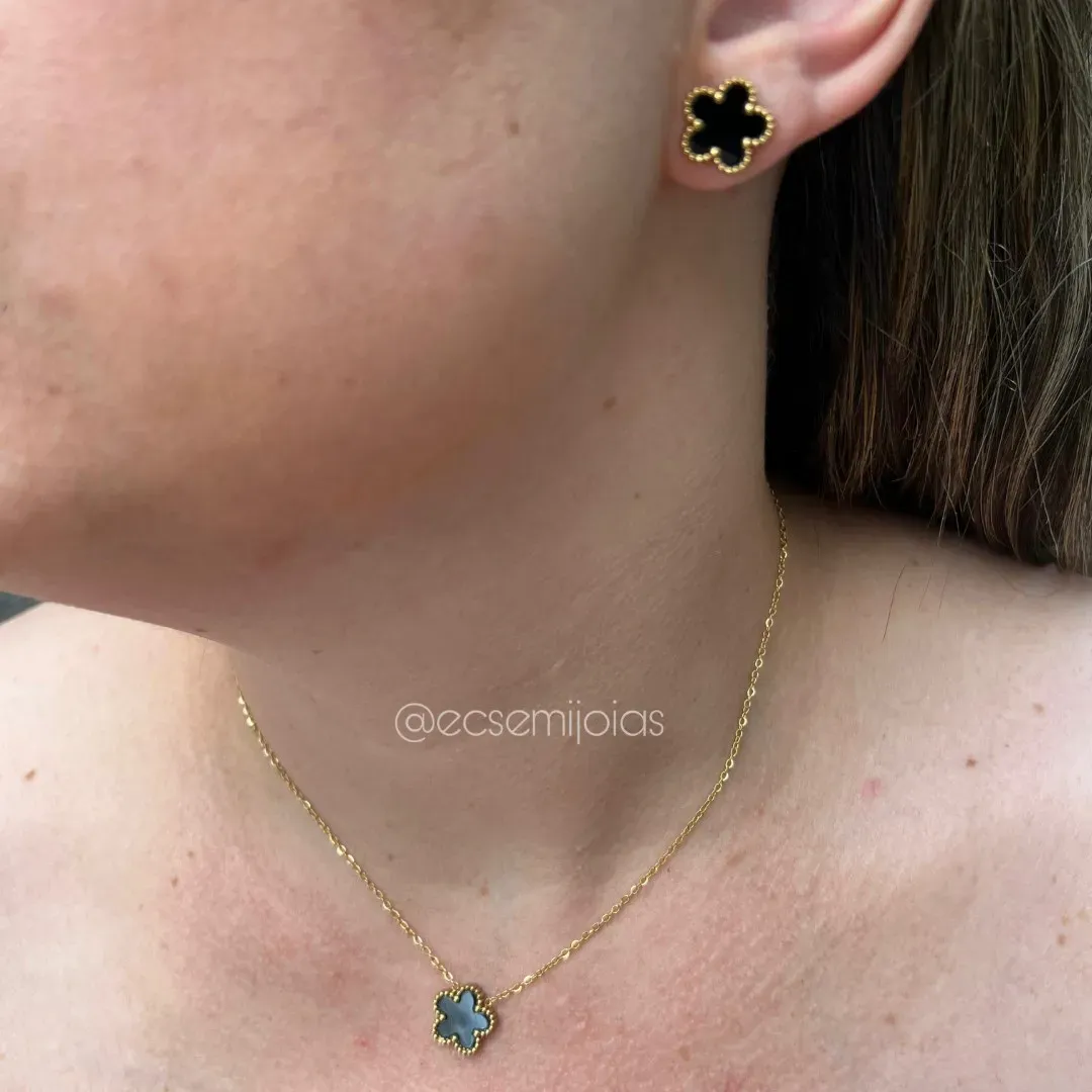 Conjunto de brinco e colar de flor com 5 pétalas - aço dourado