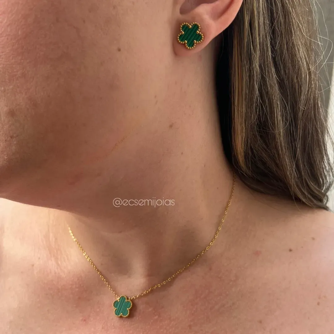 Conjunto de brinco e colar de flor com 5 pétalas - aço dourado