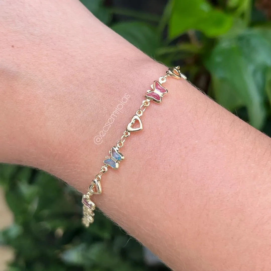 Pulseira com borboletas coloridas e corações lisos vazados - 15cm + extensor - banhado a ouro 18k