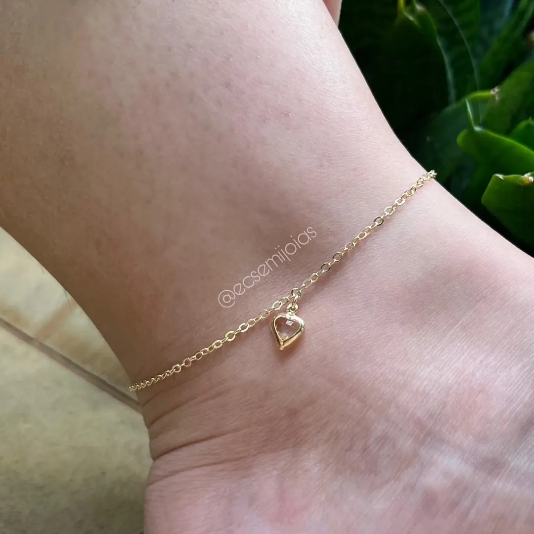 Tornozeleira de elo português fino com coração de cristal pendurado - 22cm + extensor - banhado a ouro 18k