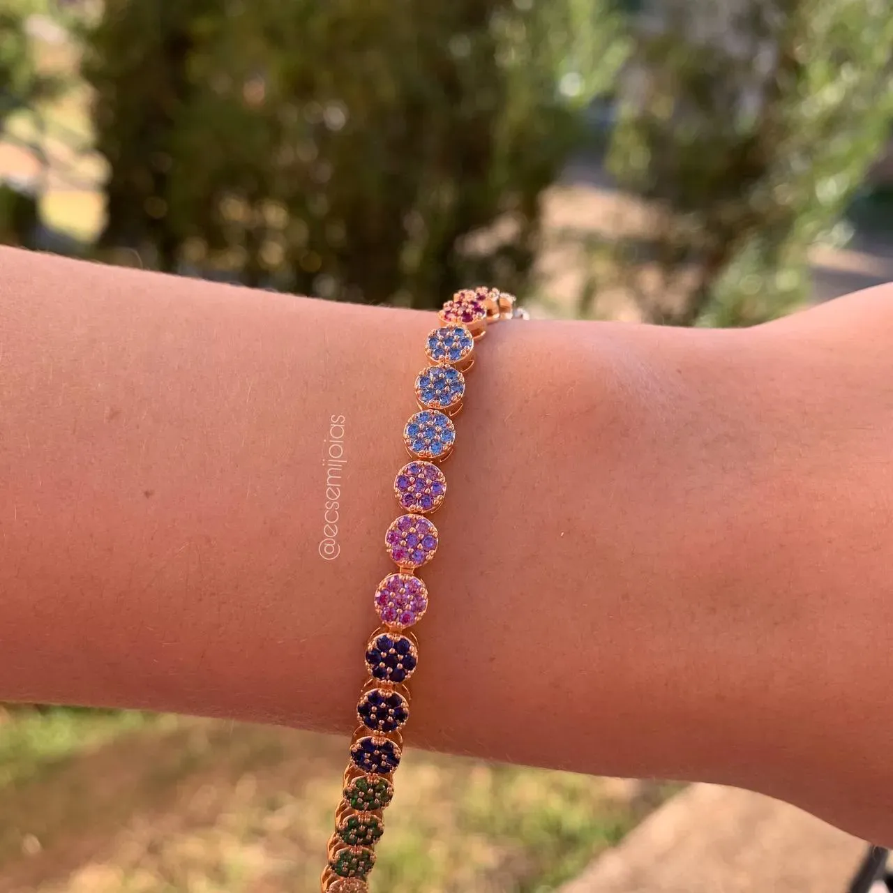 Pulseira de florzinha delicada cravejada - 18cm + trava extensora - banhado a ouro 18k