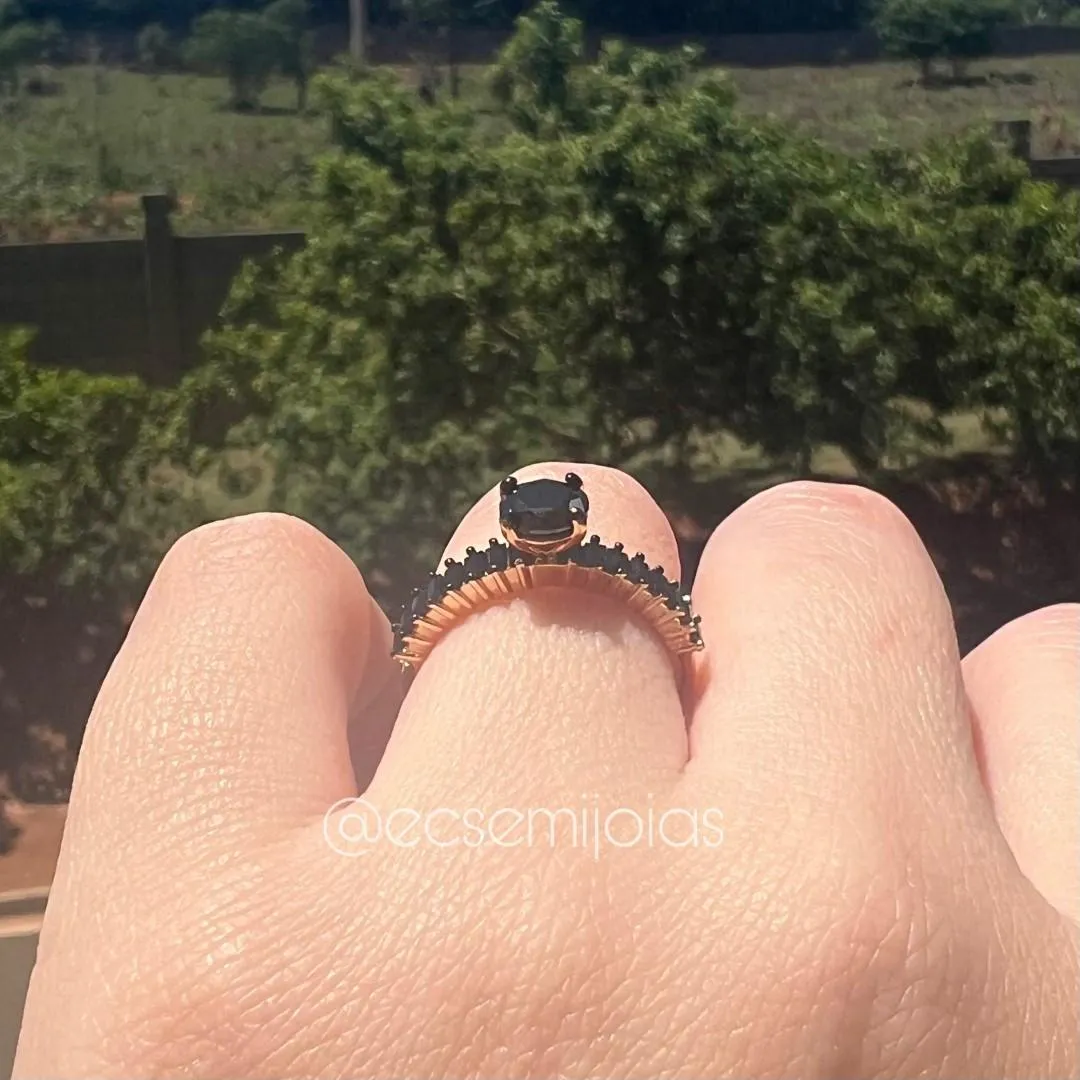 Anel solitário com zircônia baguete 6mm - banhado a ouro 18k