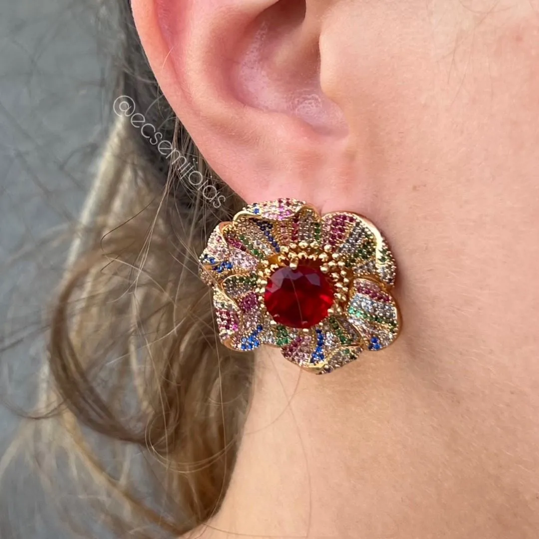 Conjunto de anel e brinco de flor cravejada com pedra redonda central grande - banhado a ouro 18k