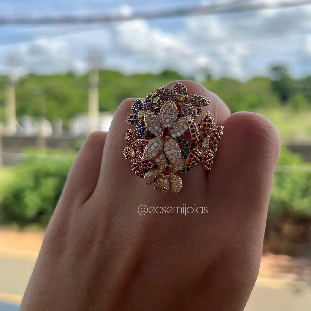 Conjunto de anel e brinco G com várias flores cravejadas - banhado a ouro 18k