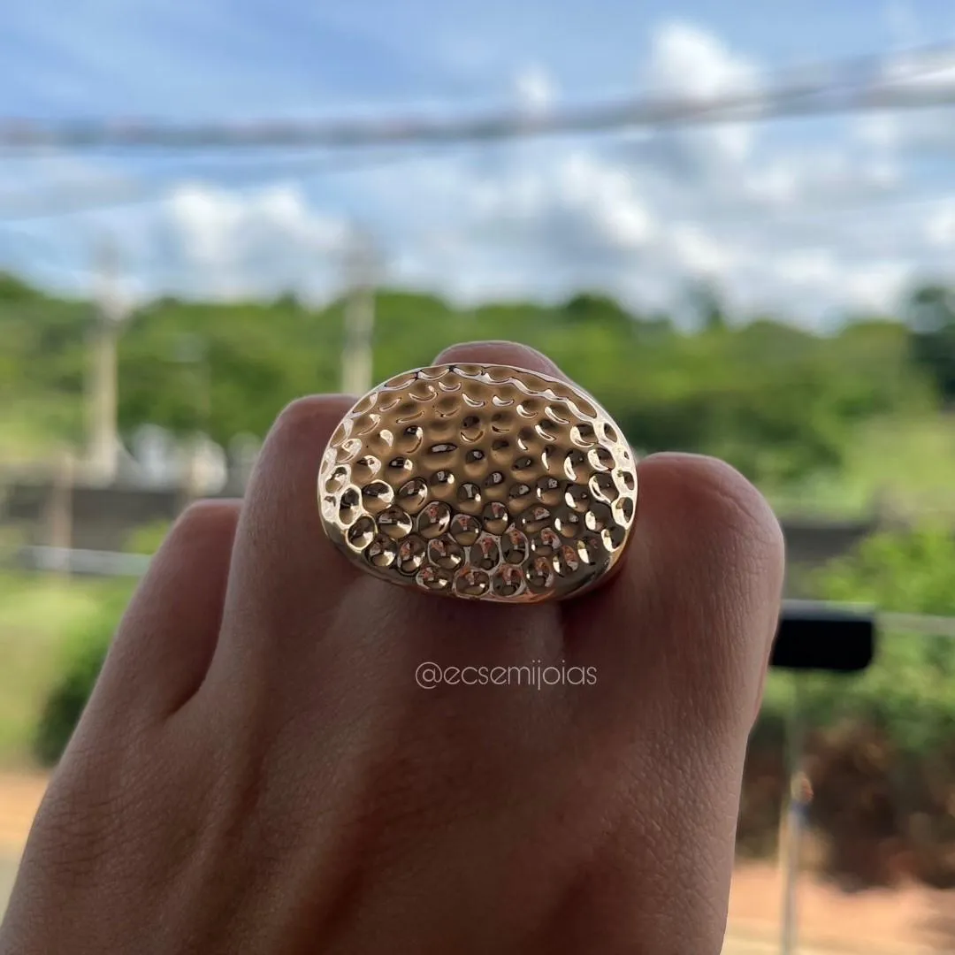 Conjunto de anel e brinco oval martelado liso  - banhado a ouro 18k
