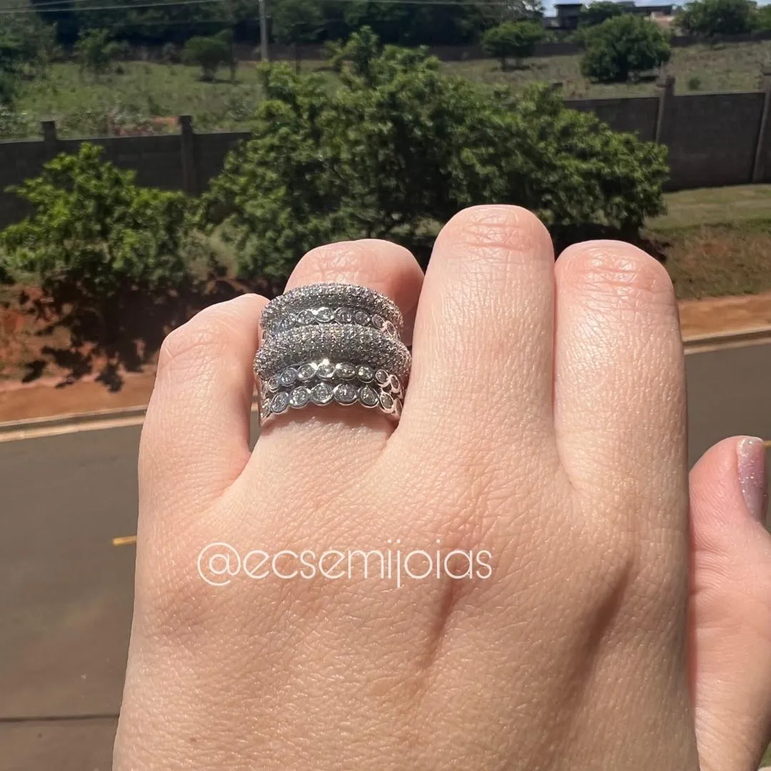 Anel com 2 fileiras cravejadas e 3 fileiras cravejadas com zircônias maiores - banhado a ródio branco