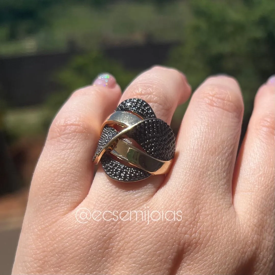 Anel entrelaçado cravejado - banhado a ouro 18k