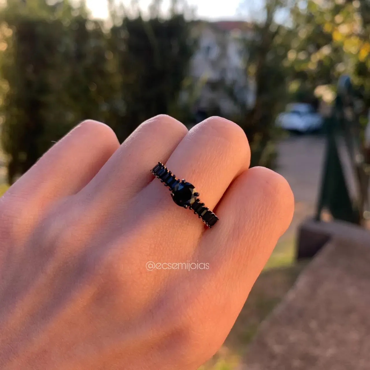 Anel solitário com zircônia baguete 6mm - banhado a ouro 18k