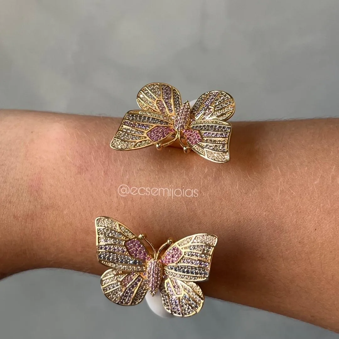 Bracelete com 2 borboletas cravejadas com aro resinado - banhado a ouro 18k