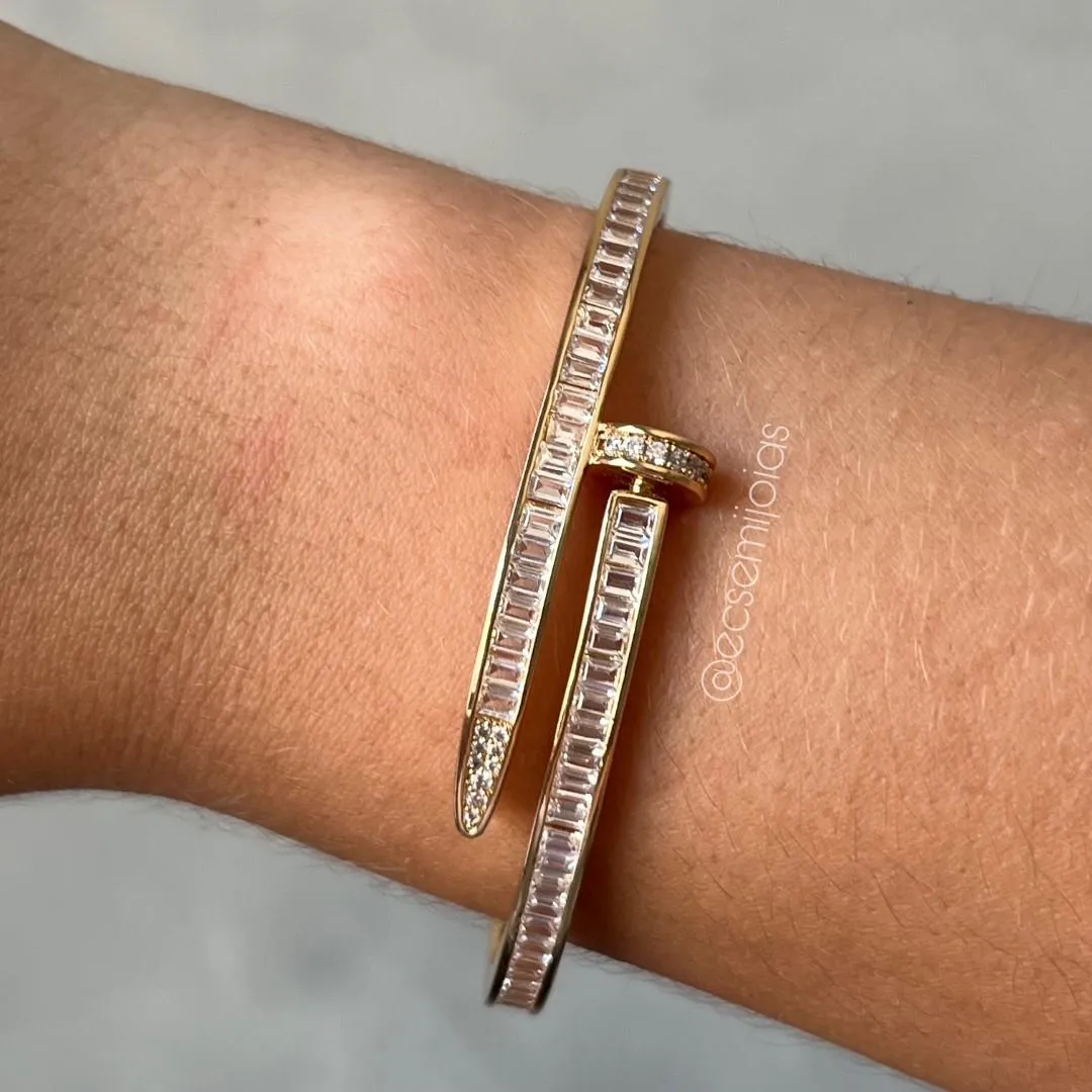 Bracelete prego cravejado com aro com zircônias baguetes - banhado a ouro 18k