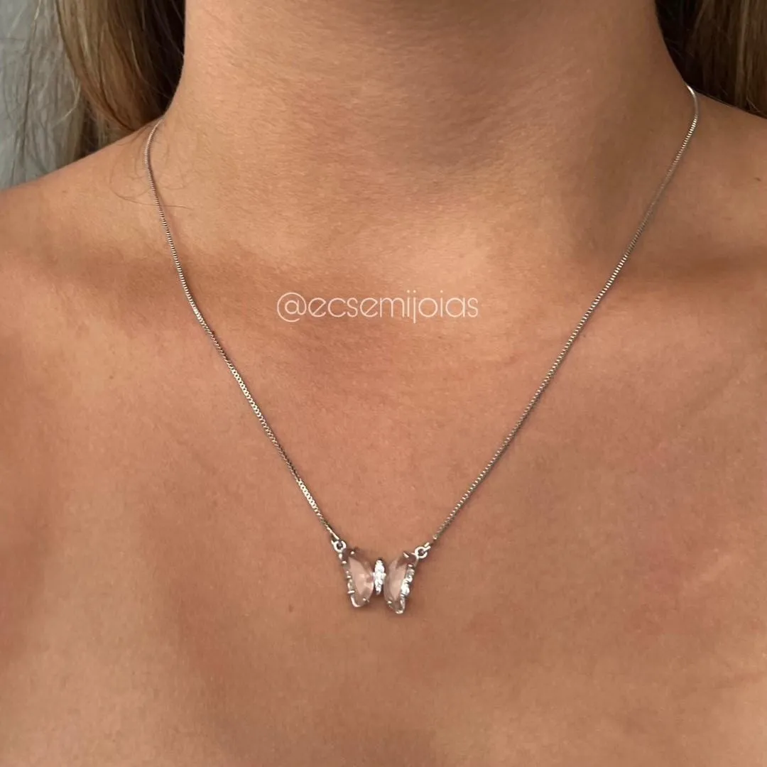 Colar de borboleta com asas de zircônias e cravejado no centro - 45cm - banhado a ródio branco