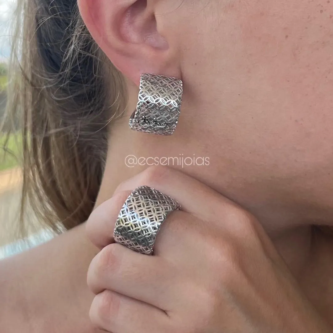 Conjunto de anel e brinco mais grosso todo trabalhado vazado - banhado a ródio branco