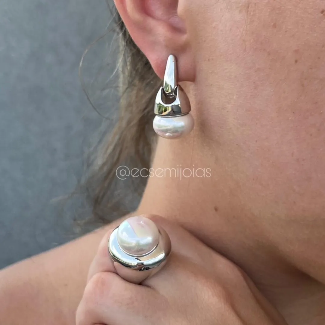 Conjunto de anel e brinco redondo liso com pérola grande 16mm no centro  - banhado a ródio branco