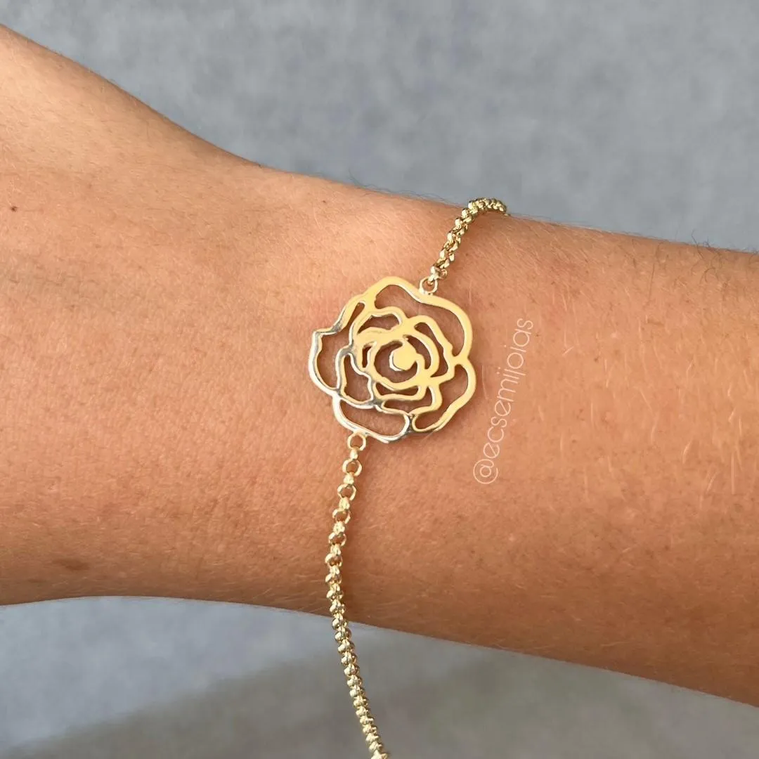 Pulseira de elo português 1,5mm com flor vazada lisa no centro - 20cm - banhado a ouro 18k