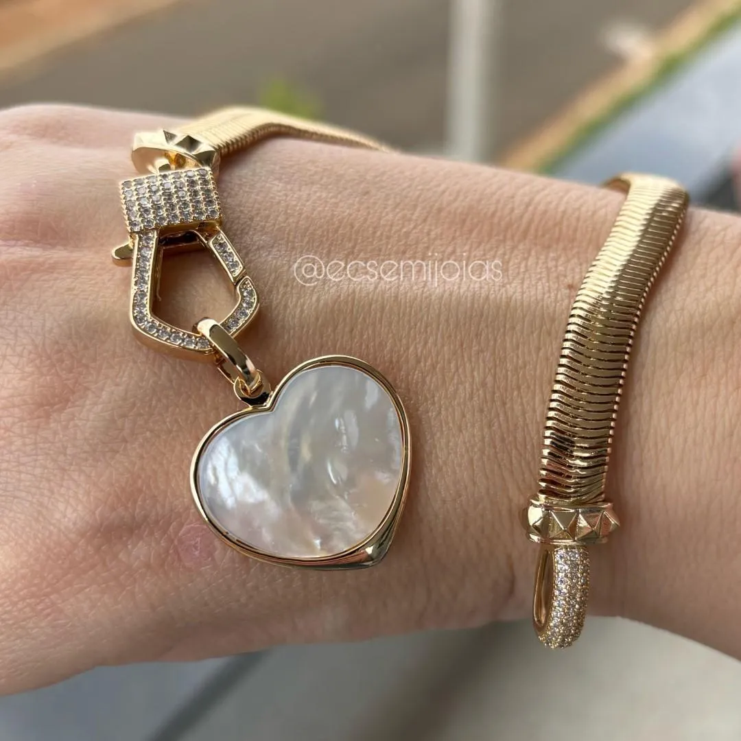 Pulseira lacraia 8mm com fecho lagosta cravejado e pingente de coração de madrepérola - 22cm - banhado a ouro 18k