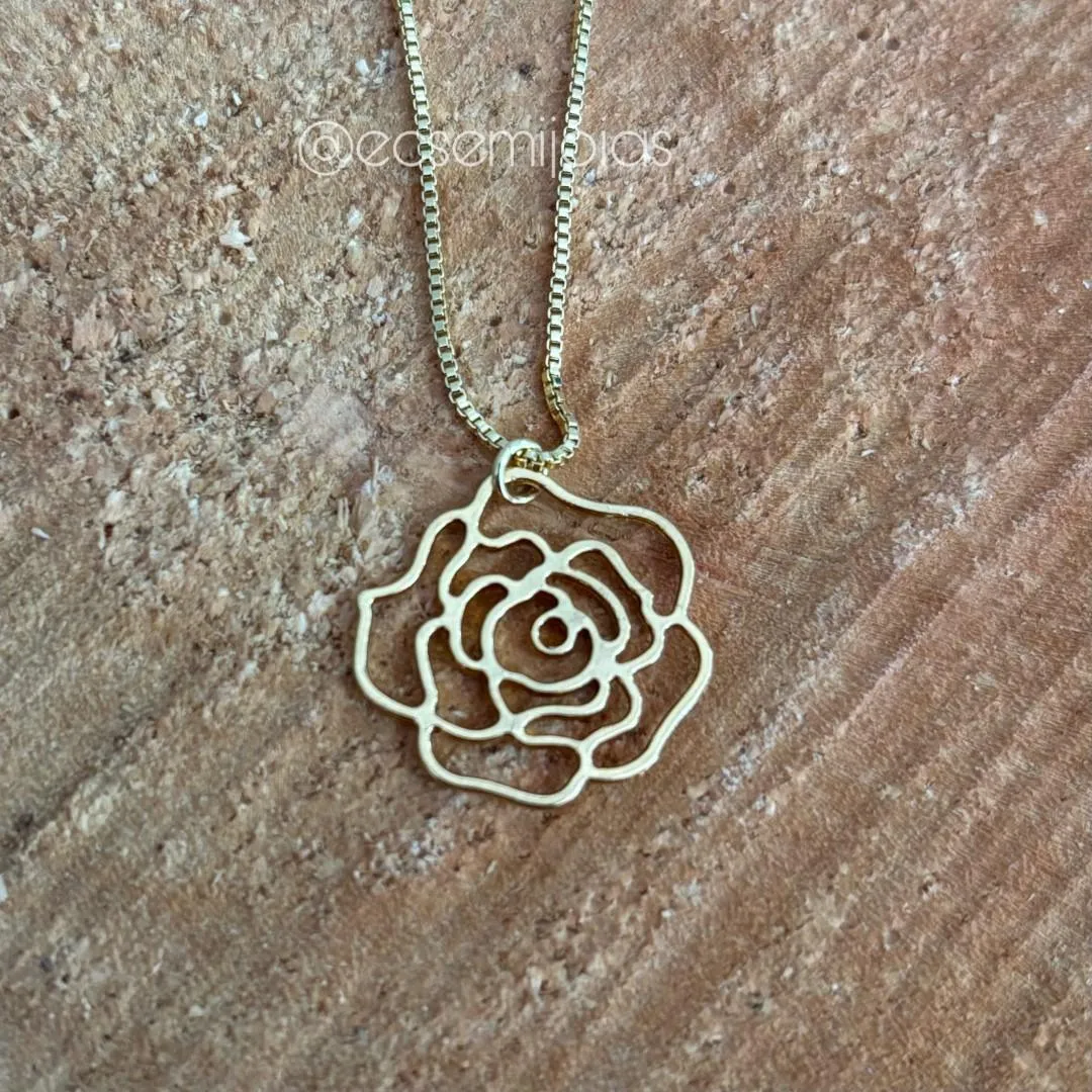 Colar veneziana com pingente de flor lisa vazada - 45cm - banhado a ouro 18k