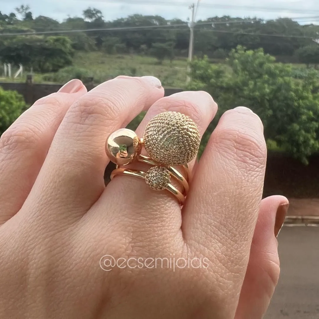Anel com 2 bolas cravejadas e 1 lisa - banhado a ouro 18k