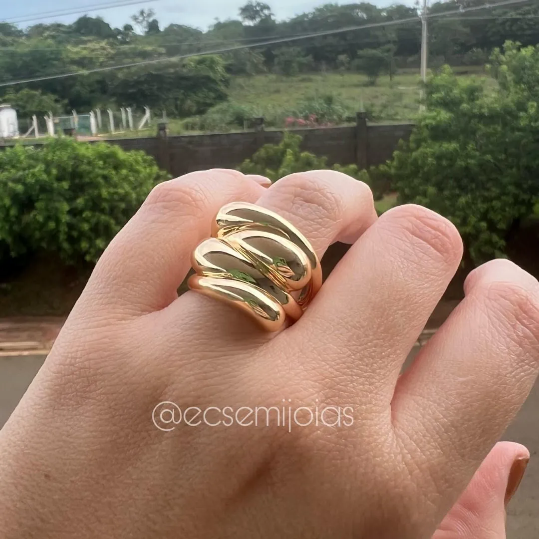 Anel orgânico com gotas lisas polidas se encontrando - banhado a ouro 18k