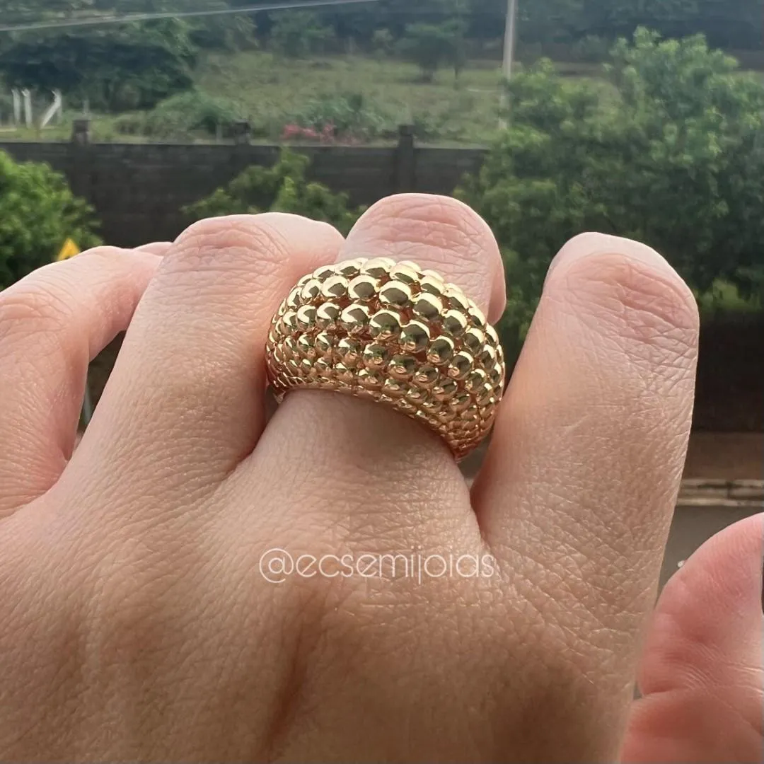 Anel oval grande bombardeado - banhado a ouro 18k