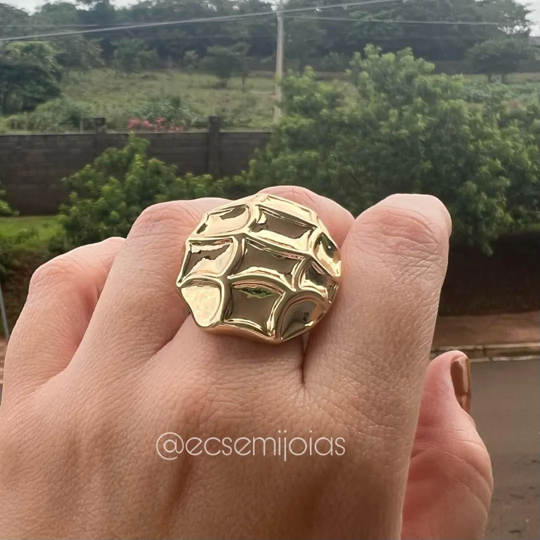 Anel oval martelado liso polido - banhado a ouro 18k