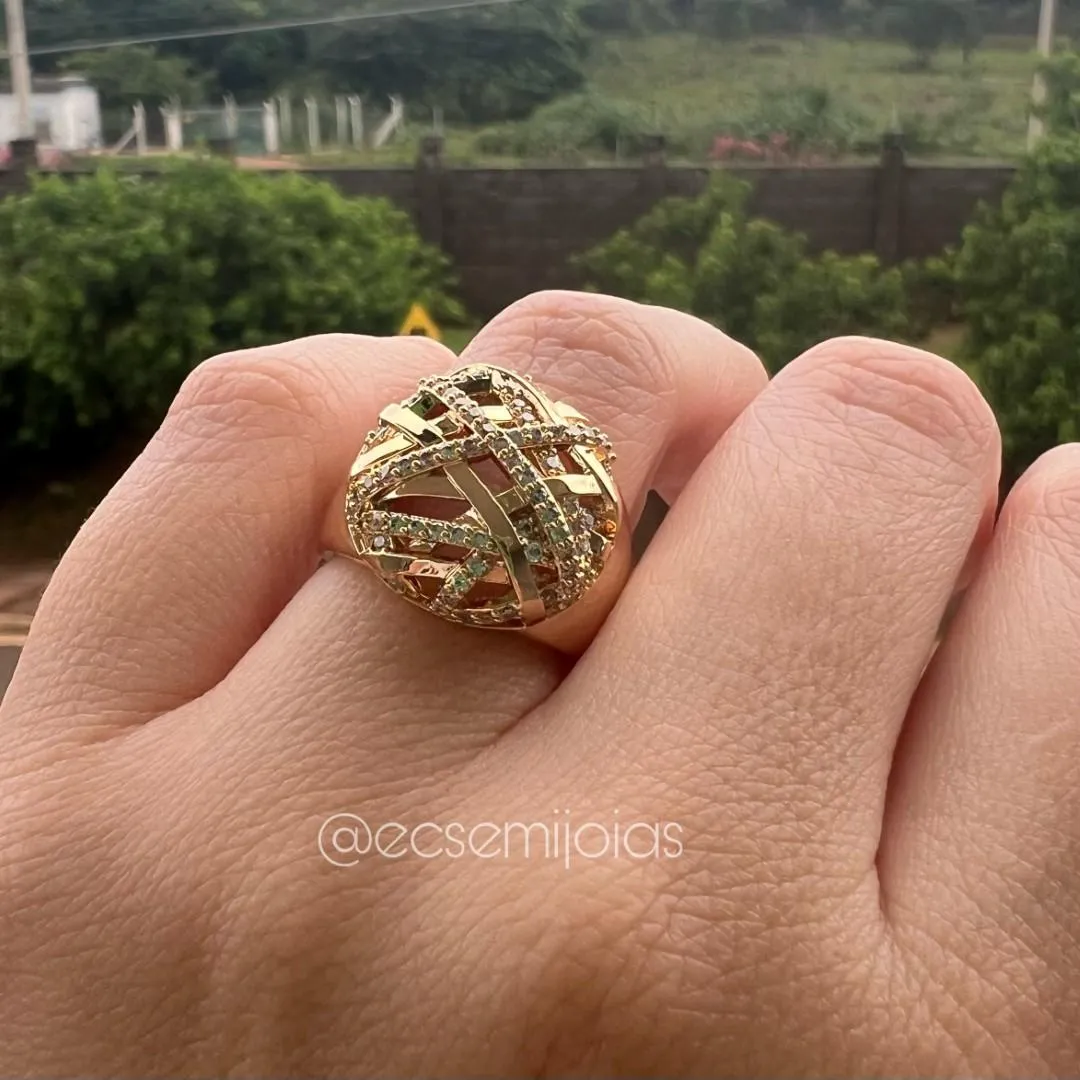 Anel redondo trançado cravejado vazado - banhado a ouro 18k