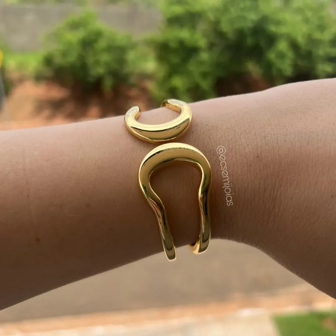 Bracelete vazado com pontas arredondadas lisas - banhado a ouro 18k
