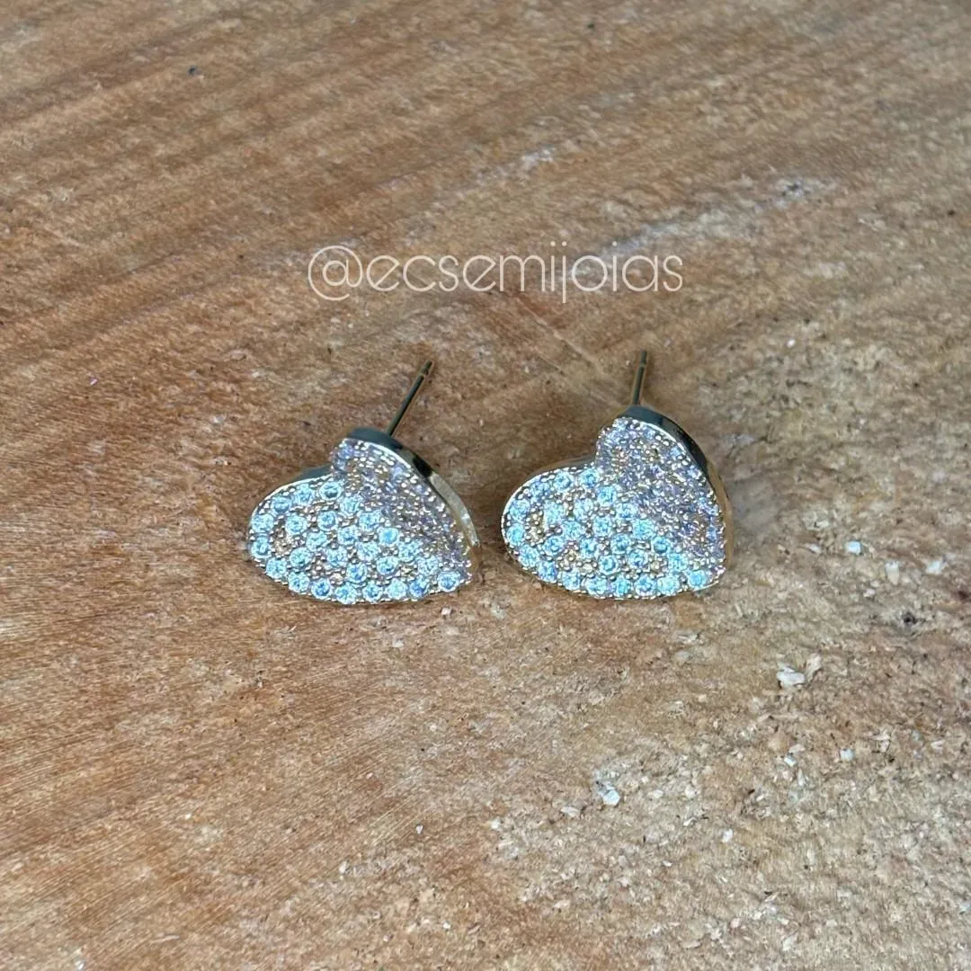 Brinco de coração cravejado com abas - 13mm - banhado a ouro 18k