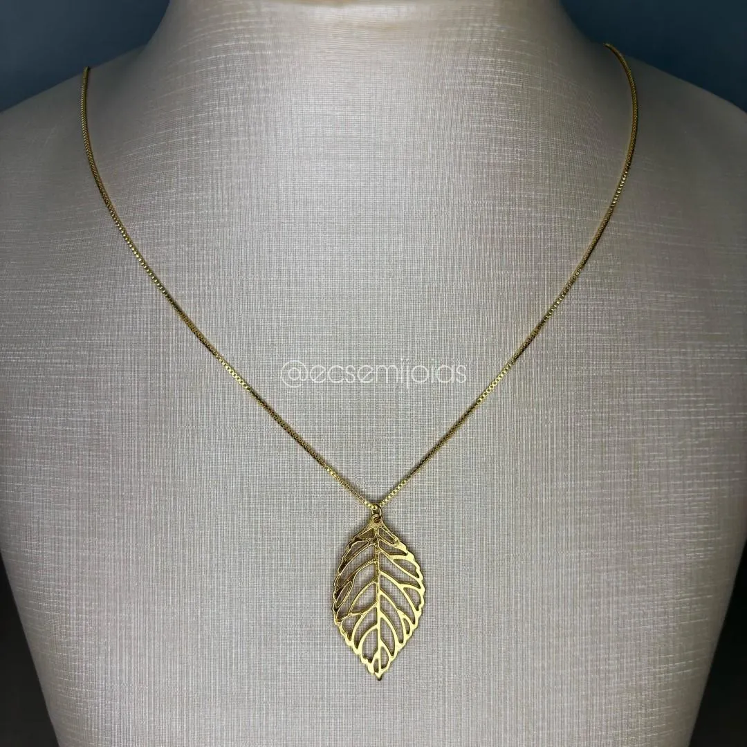 Colar veneziana com pingente de folha lisa vazada - 45cm - banhado a ouro 18k
