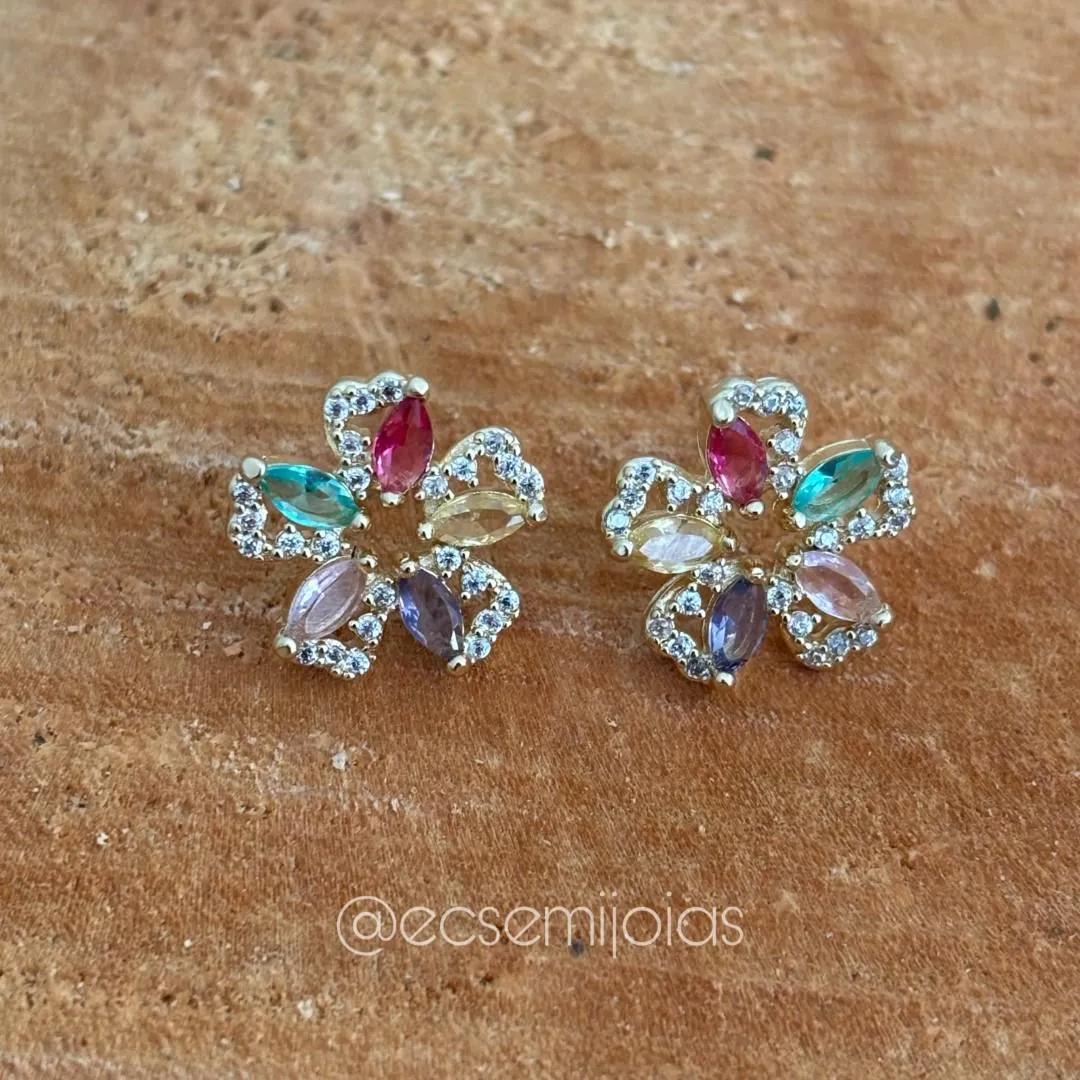 Brinco de flor com pétalas com zircônias navetes e cravejado nas bordas - banhado a ouro 18k