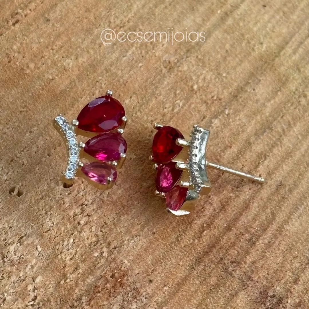 Brinco com fileira cravejada e 3 gotas - banhado a ouro 18k