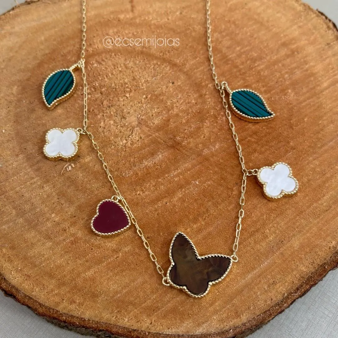 Conjunto de brinco e colar de borboleta, trevo, folha e coração resinados - 45cm + extensor - banhado a ouro 18k