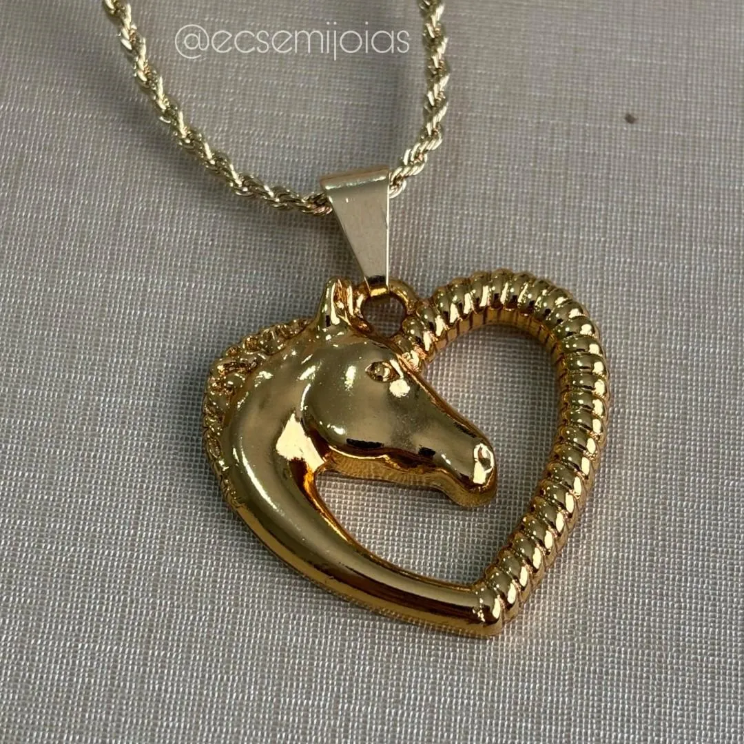 Colar cordão baiano 1,5mm com cavalo em formato de coração - 45cm - banhado a ouro 18k