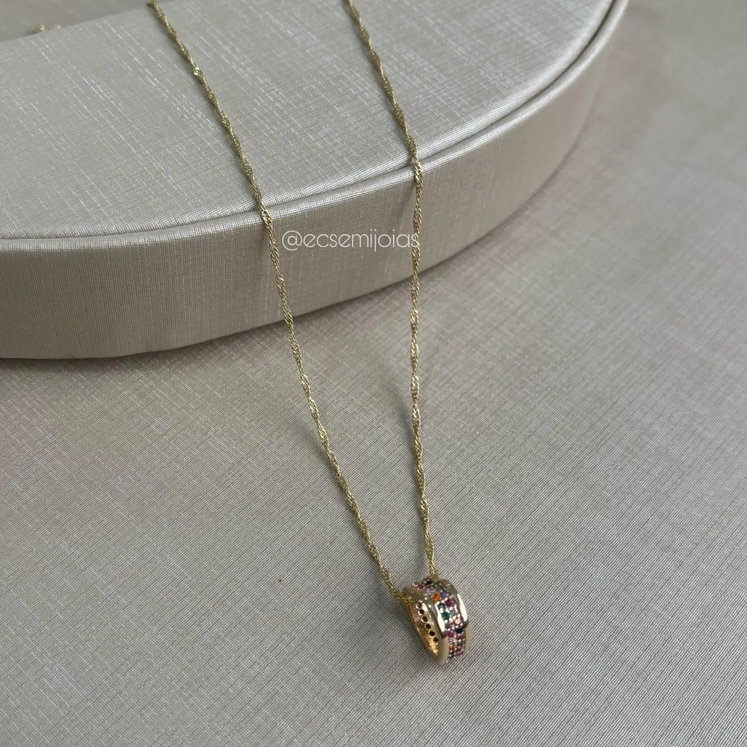 Colar torcidinho com coração vazado cravejado nas laterais - 48cm - banhado a ouro 18k