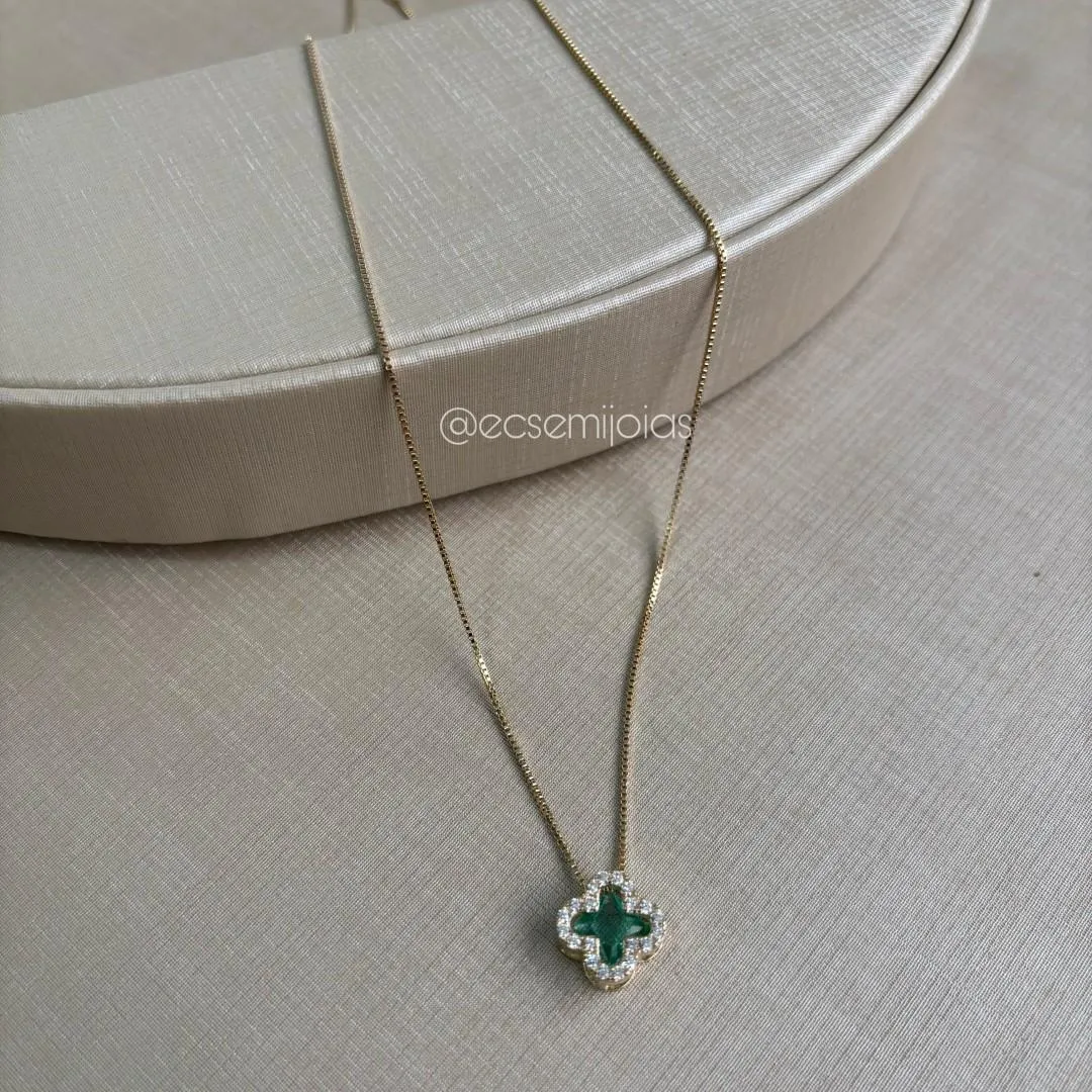 Colar veneziana com pingente de trevo com zircônia maior no centro cravejado nas bordas - 45cm - banhado a ouro 18k